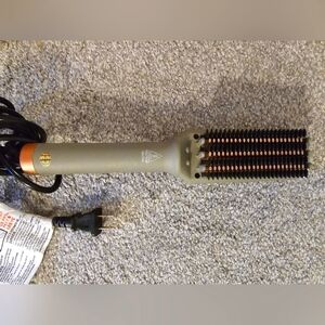 Complex Culture Heated Smoothing and Straightening Brush EUC
